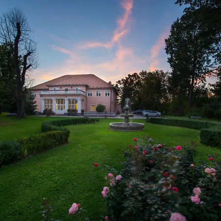 Svatojansky Kastiel Hotel 3*