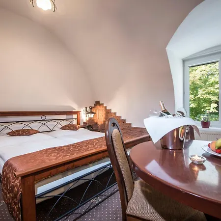 Svatojansky Kastiel Hotel